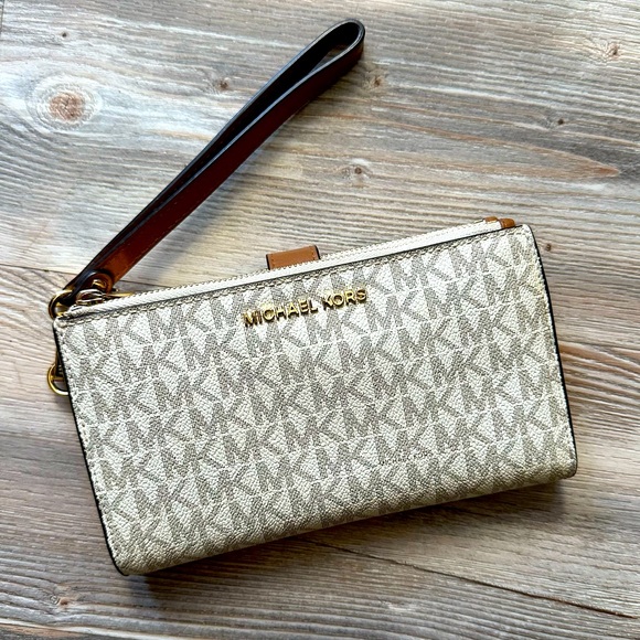 Michael Kors Adele Leather Smartphone Wallet - Picture 1 of 5